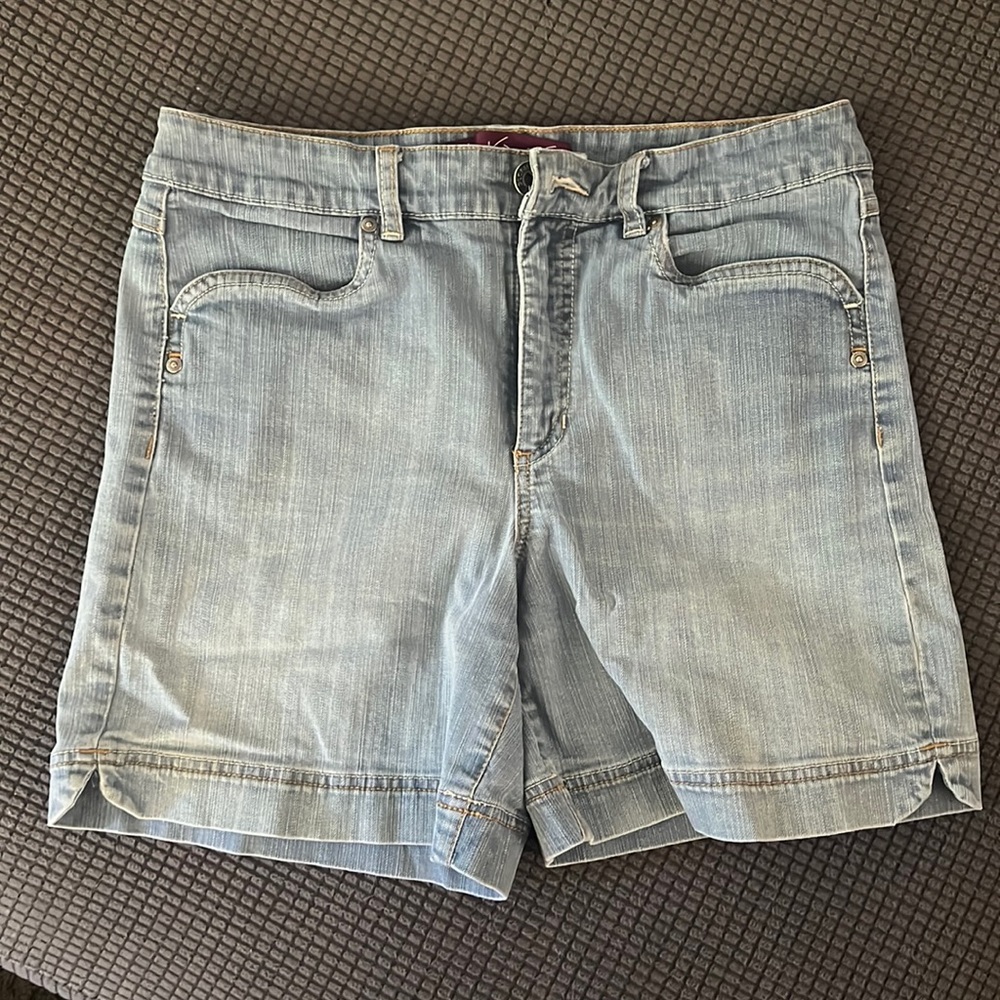 Light was gloria vanderbilt Jean shorts